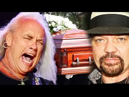 FUNERAL: Rickey Medlock Mourns Death Of Lynyrd Skynyrd’s Gary Rossington😭