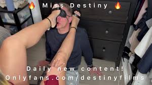 mistress extreme deep foot gagging. Dirty feet worship. Full vid on OF.