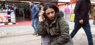 Ankara'da, aleyna çakır olarak bilinen sema esen'in (21) ölümüyle ilgili hakkında soruşturma yürütülen ümitcan uygun, önceki gece evinde ölü bulunan esra hankulu'nun (25) ölümüyle ilgili gözaltına alındı. Lwhxbc03rlambm