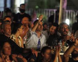 'ολοι τιμωρούμε τον εαυτό μας δήλωσε η άννα βίσση στην χριστίνα πολίτη. Kwstas Mpakogiannhs Solo Bradinh E3odos Sth Synaylia Ths Annas Bissh Sthn Texnopolh Fwtografies