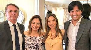 O dono do sistema brasileiro de televisão (sbt), sílvio santos, será avô do filho do deputado federal fábio faria com patrícia abravanel. Bolsonaro Escolhi Faria Pela Vida Que Ele Tem Junto A Familia Do Silvio Santos Istoe Independente
