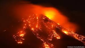 See etymology for the english verb lave. Vulkan Atna Spuckt Wieder Feuer Und Lava Aktuell Europa Dw 17 02 2021