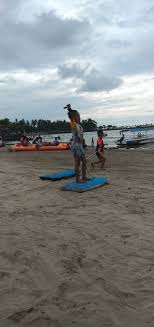 Apalagi kalau akhir pekan, pantai ini dipadati keluarga. Pantai Umum Bandulu Anyer Serang Banten Pantai Anyer Bandulu