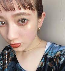 彩 ステファニー on instagram 今日はブルーのアイラインも 重くなりすぎず かつ 春っぽい優しいブルーで引きます 目の全体というより目尻に引くことで締まりもでるし ワンポイントメイクで使えます カラーメイク カラーメイク アイライン メイク