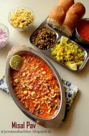 Annapurna Misal Pav Maharashtrian Breakfast Recipe In 2020 Breakfast Recipes Vegetarian Snacks Recipes
