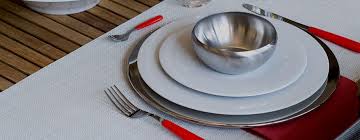 What Is A Charger Plate How To Use Popular Materials Etiquette More Plates Charger Plates Fine Dining