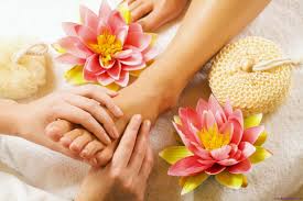 The foot is a complex anatomical structure that may be affected by disease within the body or the foot itself. 9 Unexpected Benefits Of Foot Massage That Make You Want To Have One Now