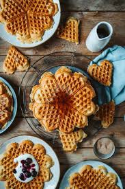 Quarkwaffeln Knusprig Und Schnell Gemacht Knusperstubchen Quark Waffeln Eierwaffeln Rezept Waffeln Rezept