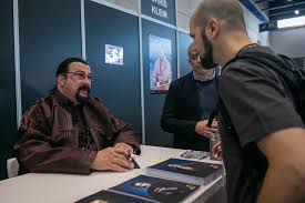 According to wikipedia, steven seagal is american. Steven Seagal Im Vienna Comic Con Interview Ein Botschafter Des Friedens Beyond Pixels