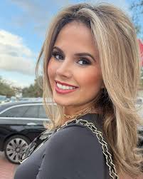 What's the saying..? Blondes have more fun. Well, let's see ...