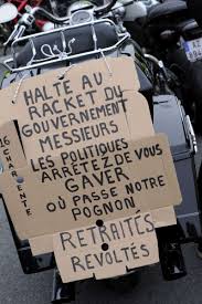 Un certain nombre de gilets jaunes a décidé de poursuivre ce dimanche la mobilisation débutée samedi 17 novembre contre la hausse des prix du carburant. Gilets Jaunes En Charente Le Point A La Mi Journee De Dimanche