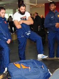 Notice how quickly chabal tries to get rid of it when he sees collins coming. Rugby Confidence Good But French Will Need More Otago Daily Times Online News