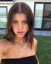 Sofia Richie Just Channeled Her Inner Carrie Bradshaw Thick Hair Styles Hairstyles For Thin Hair Short Hair Styles