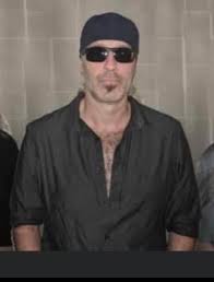 Happy bday to Kevin Raz!!! Great singer AND he has a great asssss!!! Lol  happy bday bro!