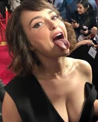 Milana Vayntrub : r/CelebrityShorties