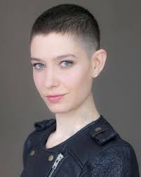 Nice Buzzcut Simple And It Suits Her Hairdare Kate Dillon Asia Kate Dillon Short Dark Hair