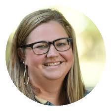 Shelley Donaldson's Instagram, Twitter & Facebook