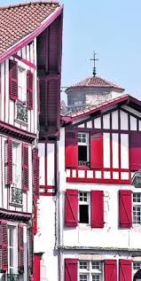 Saint Jean De Luz Des Bulles En Hiver L Art Du Linge De Maison Basque Viaggio France Viaggi Paesaggi