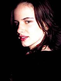 Juliette Lewis fala sobre thriller 'Yellowjackets' e diz que sabe seu valor 