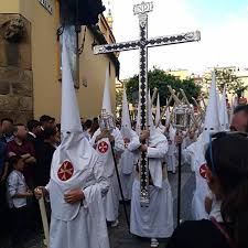De las hermandades del domingo de ramos que hacen su estación de penitencia. Tunica De Nazareno De La Hermandad De La Amargura De Sevilla Tunicas Nazarenas