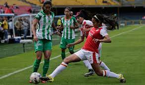 La liga profesional femenina (conocida como liga femenina betplay dimayor por motivos de patrocinio ), es el torneo profesional de fútbol femenino de colombia, organizado por la división mayor del fútbol colombiano (dimayor), entidad dependiente de la federación colombiana de fútbol. Las Futbolistas En Colombia Dan Mas De Lo Que Reciben Antena 2
