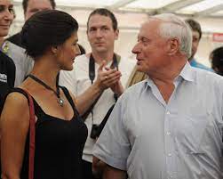 Sahra wagenknecht hochzeitskleid / perle bei der hochzeit das steckt hinter dem brauch focus de : Portrat Sahra Wagenknecht Ihr Herz Schlagt Links Brigitte De