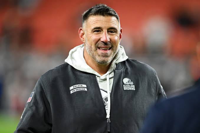 New England Patriots hire former player Mike Vrabel as head coach
