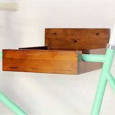 Wandregale Fahrrad Wandhalterung India Rubber Nussbaum Ein Designerstuck Fahrrad Wandhalterung Fahrrad Regal Wandhalterung