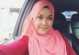 Download lagu raja farah 3.33mb dan streaming kumpulan lagu raja farah 3.33mb mp3 terbaru di metrolagu dan nikmati, video klip raja farah mp4, lirik lagu raja farah full hasil diatas adalah hasil pencarian dari anda raja farah mp3 dan menurut kami yang paling cocok adalah raja farah. Raja Farah Terkilan Tuduhan Cerai Kerana Tiada Anak