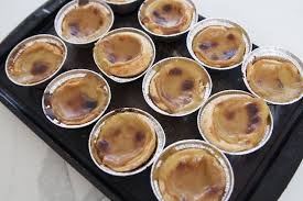 Pasteis De Nata Veganes Les Pasteis De Nata Sont De Delicieuses Petites Tartelettes Portugaises Je Vous Propose Une Version Ve Vegan Desserts Desserts Vegan