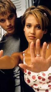 We were today years old when we realized just how big some of the age  differences were between teen leads and their love interests in our  favorite 90s and 2000s movies 😳, A Cinderella Story