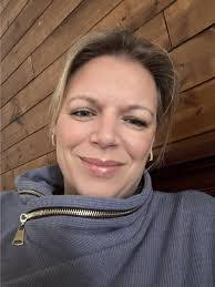 Hanna Howell's Instagram, Twitter & Facebook