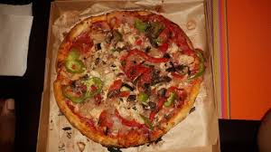 Téléchargez ces photo premium sur pizza aux saucisses, jambon et porc, champignons, poivrons, tomates, mozzarella et olives sur fond clair. Pizza Poivron Gorgonzola Poulet Peperoni Jambon Oignons Mozzarella Champignons Picture Of Blaze Pizza Los Angeles Tripadvisor
