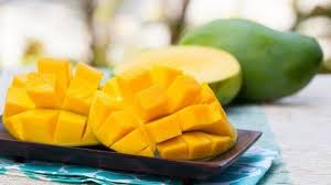 Buah mangga sering dikonsumsi sebagai campuran rujak, salad buah, atau dikonsumsi langsung sebagai cemilan sehat. Bisa Tingkatkan Sistem Kekebalan Tubuh Ini Manfaat Manfaat Mangga Arum Manis Bagi Kesehatan Tribun Kaltim