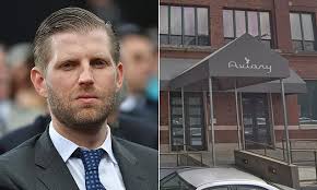 Restaurant employee SPITS