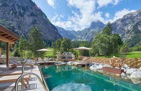 2 100 M Natur Spa Wellness Inmitten Unberuhrter Natur Sudtirol Urlaub Spa Hotel Osterreich Reisen