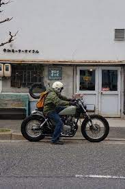 広島県のカスタムバイクショップ heiwa motorcycle 平和モーターサイクル です トライアンフ bsa等の英車からsr400 ftrなどの国産車のカスタム 修理 メンテナンスをしております カスタムバイク トライアンフ cb400 カフェレーサー