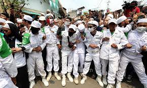 Trclips.com/video/hd059kvi87q/video.html&t=94s dalam video ini, refly harun mencecar ustadz felix ziauw. Keluarga Laskar Fpi Tantang Polri Mubahalah Refly Harun
