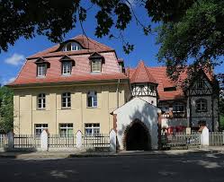 Lifetime 4 mit einer grundfläche von über 110 quadratmetern ist ein ideales haus für die ganze familie. Gutshaus Lieskau In Spremberg Lieskau