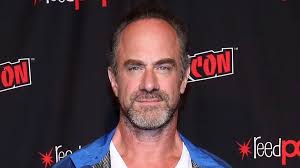 Despite elliot stabler's early retirement, it was revealed in svu season 22, episode 9, return of the prodigal son that stabler returned to work for the nypd as their liaison to rome. Chris Meloni Shares First Photos Of Elliot Stabler S Law Order Svu Return Entertainment Tonight