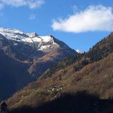 Dans les limites de la convention alpine leur superficie est de à 51 995 km² soit 27,22 % de la part qui relève du territoire de la convention, ce qui la place en seconde position dans. Aider La Communaute Petit Village Des Alpes Italiennes