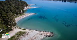 Το kiani beach resort βρίσκεται σε ιδανική τοποθεσία στην παραλία της κυανής, λίγα χιλιόμετρα ανατολικά από το κέντρο των χανίων και την παλιά ενετική πόλη. Paralia Kyanh Akth Visit Preveza Toyristikos Odhgos Gia To Nomo Prebezas Preveza Tourist Guide Diakopes Sthn Prebeza