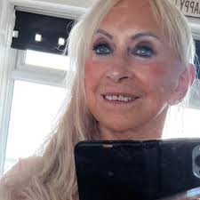 Just a message for advice I need my eye lash extensions removed. I'm  guessing allergic reaction or its been done incorrectly. Is there any beuty  studios/salons who will be able to remove