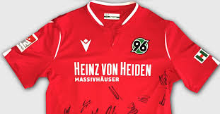 Mit einer hannover 96 trikot sieht jeder sofort, für wen sie im stadion jubeln. Das Team Von Hannover 96 Signiert Trikot Von Hendrik Weydandt