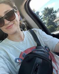 Bonjour à toute et tous pour ceux qui veulent me contacter ou faire ma  connaissance je suis disponible sur Instagram merci et bonne journée ❤️🫶  Nb… je suis une femme célibataire sans