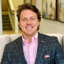 A 25-year-old follower recently messaged me asking for networking advice  before attending a big professional event. Here are the 5 pieces of advice  I shared: First off, in your 20s, I think