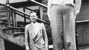 In 2014 alone, they found the excellent uluru dig site and now this new discovery adds something far more interesting to the path moving forward. A History Of Record Breaking Giants 100 Years After The Tallest Man Ever Was Born Guinness World Records