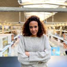 Recent guest conducting appearances have included performances with orchestras in hong kong, taiwan, malaysia, venezuela. Elisa Desbordes Cisse