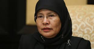 Datuk tengku maimun tuan mat believes that the real challenge in being the chief justice lies in the proper execution of her role and tengku maimun said she does not feel any pressure in being the country's first female chief justice, and that her gender should not define her. Decisions Of Former Top Judges Protected By De Factor Doctrine Top Court Rules Malaysia Malay Mail