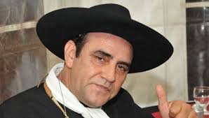 El chaqueño palavecino presentó una leve mejoría y sigue internado por coronavirus. El Chaqueno Palavecino Cantara En Fiesta Del Cordero Alberdino Diario Democracia